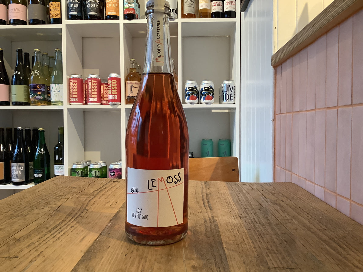 Le Moss Rose wine